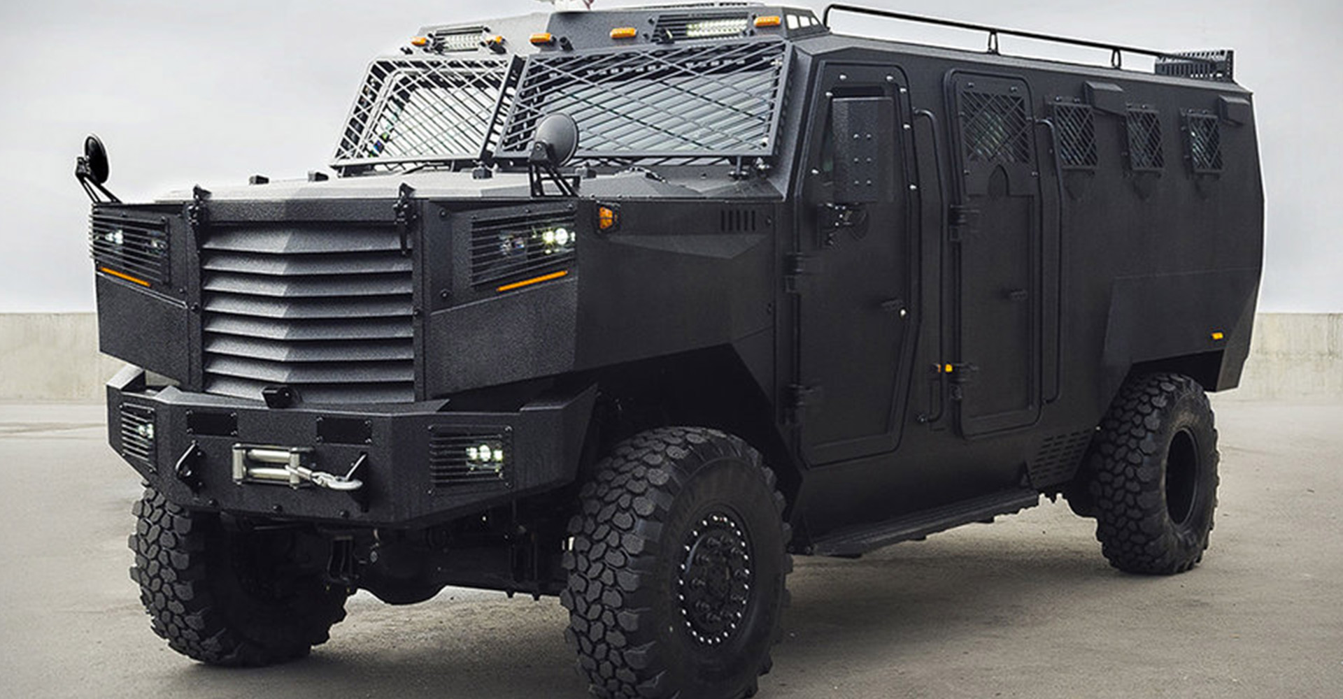 Véhicules blindés lourds et légers commercialisés par Eagle Tunisie